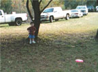 frisbee.JPG (112991 bytes)